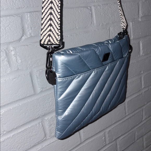 ๐ฆ Think Royln Diagonal Bum Bag. Pearl Gray/Ice Blue. Excellent Condition! - Picture 2 of 15